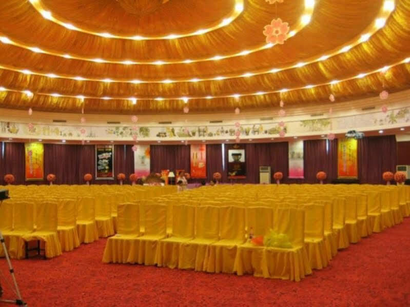 Golden Zone Hotel Jinghong Facilities photo